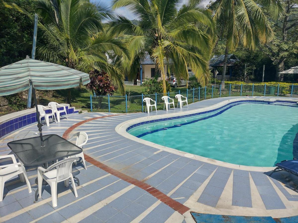 Hotel Campestre El Salitre Villeta Exteriör bild