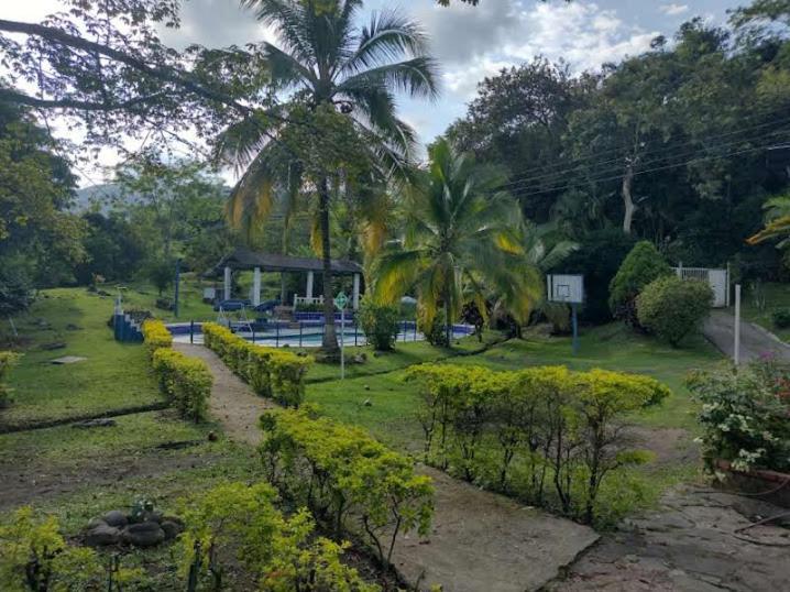 Hotel Campestre El Salitre Villeta Exteriör bild